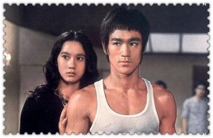 1971年,苗可秀因在李小龙电影《唐山大兄》让人们所熟知,仅仅是这样的