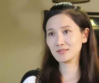 不再考虑个人的爱情生活,但大部分时间都放在事业和孩子身上,不再像