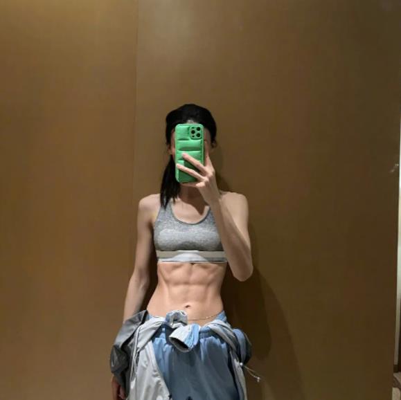 原创金晨健身照腹肌线条可太好看了这才是女明星秀身材的正确方式