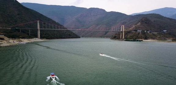 航拍"高峡飞虹"云县澜沧江大桥_临沧_长湖_漫湾
