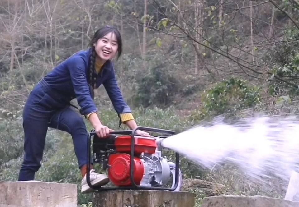 "重工李子柒"林果儿,弟弟打工供她上大学,如今成最美机械女神_视频