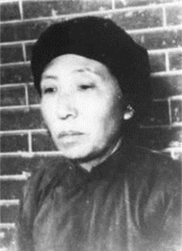 大地主刘文彩恶贯满盈死后儿媳带孙子跑到新疆孙子被活活勒死