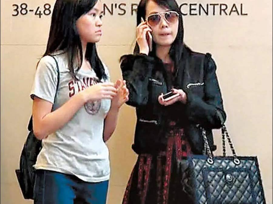 她曾是刘銮雄前女友,为大刘生两娃后断绝关系,如今