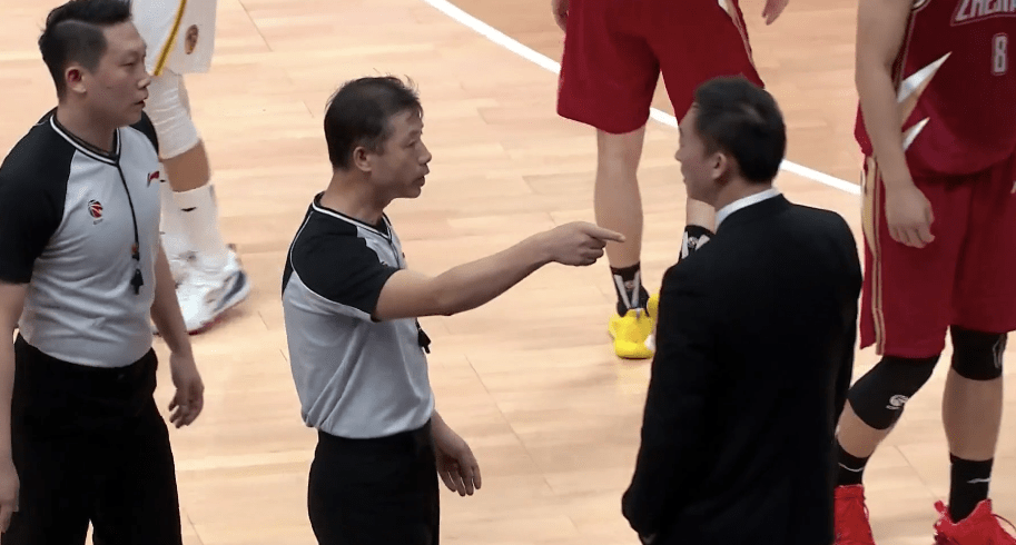 cba暴力冲突顶格制裁裁判杨宏峰挑衅方俊刘维伟辜负姚明信任