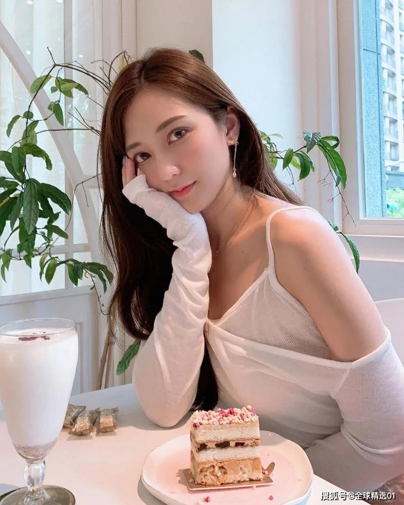 网红美女徐汉娜骑沙滩车可爱性感照曝光,撑爆比基尼_徐恩_hannah_挑战