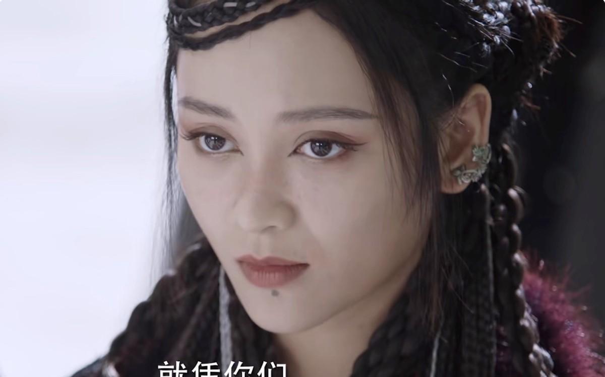 明明同一人,演完《香蜜》再演《与君初相识,换个服装竟没认出_卿瑶