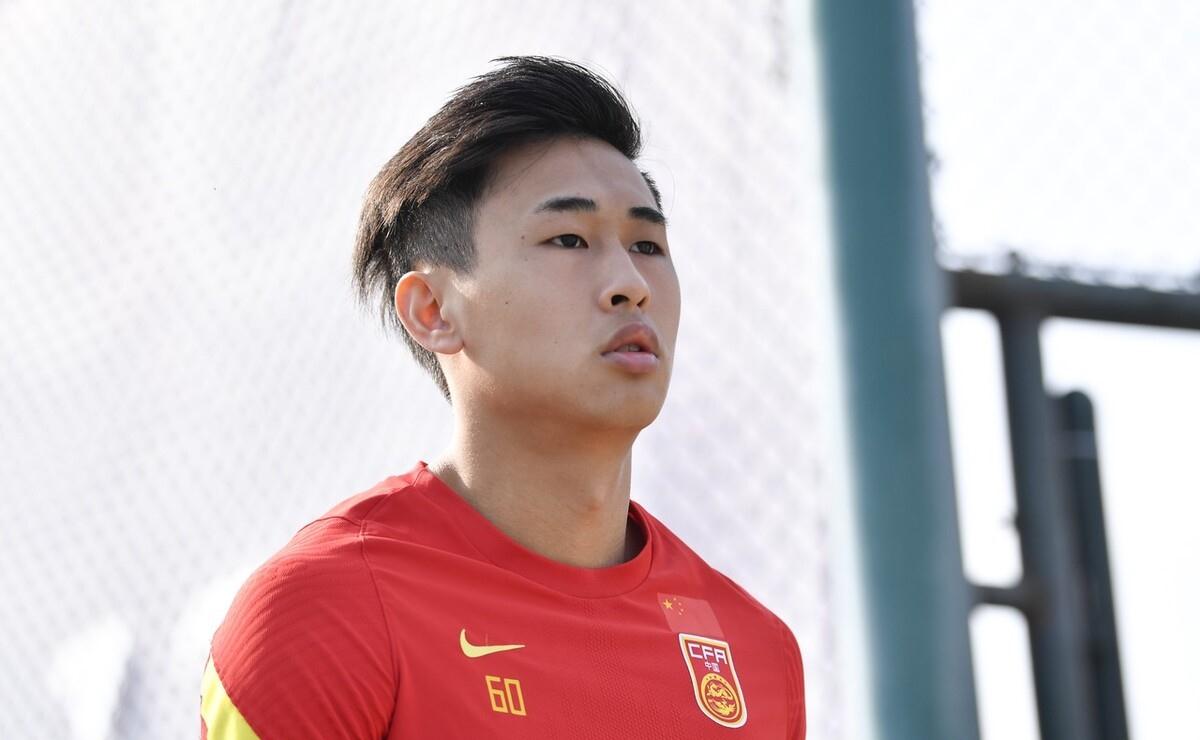 通过本次12强赛,戴伟俊已经表现出了非常好的状态,他如果加盟上海海港