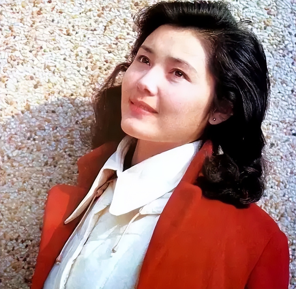 原创演员姜黎黎曾身患癌症与丈夫恩爱45年女儿是夫妻二人的骄傲