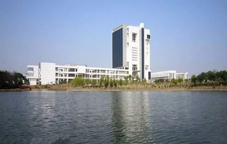 位于南昌市,江西省与教育部共建高校江西财经大学:位于南昌市,江西省