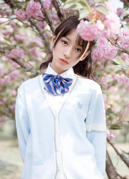 王梓莼长相优雅甜美的素人校花