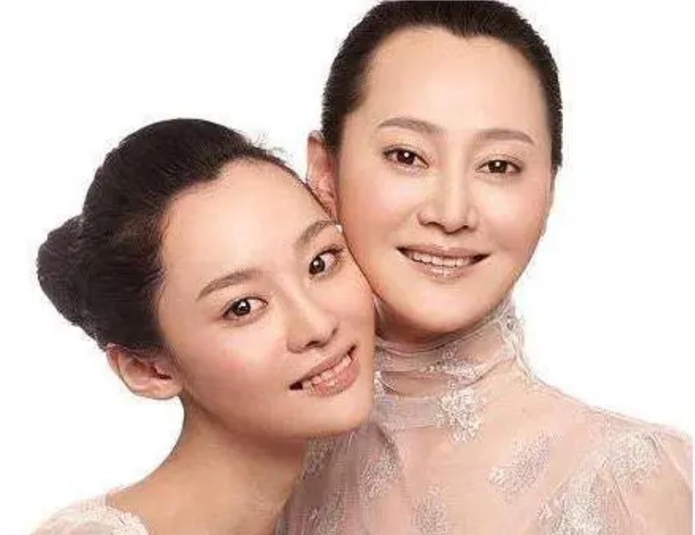 大宋佳和张学津离婚29年后过得怎样明星女儿是她的骄傲