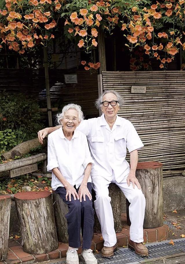 在相携到老的过程中,他遇到了一位懂他,且勇敢支持他的好妻子.