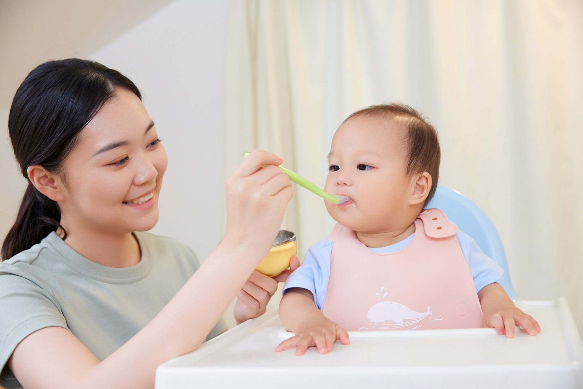 母乳喂养的堂兄弟,辅食添加时间差两个月,身高智商拉开差距