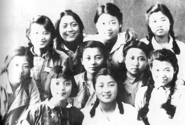 她被人称为延安4大美女,丈夫落难1次离婚1次,后又想被