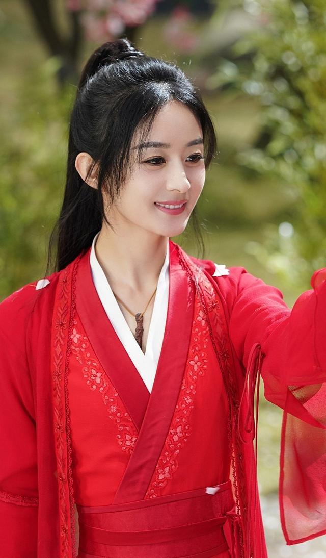原创有翡赵丽颖15套衣服大多是男孩子装扮后期淡黄色这套最美
