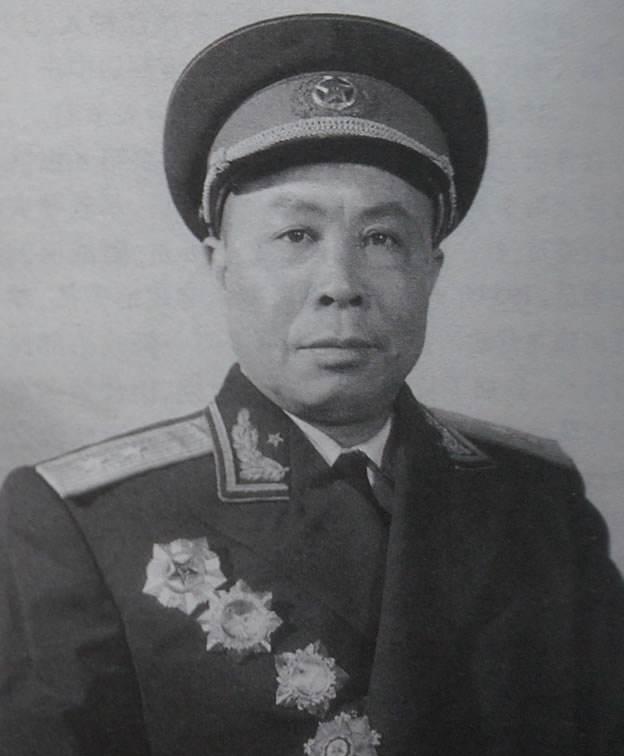 第六十八军,军长文年生,1955年授中将;政委向仲华,1955年授中将.