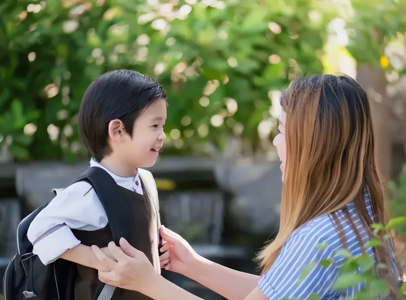 被送去幼儿园＂小小班＂的孩子,是可怜还是享受？在于家长的选择