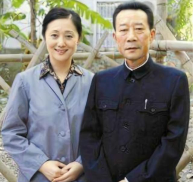 原来李雪健的老婆就是她,同样是演员,儿子长得帅气