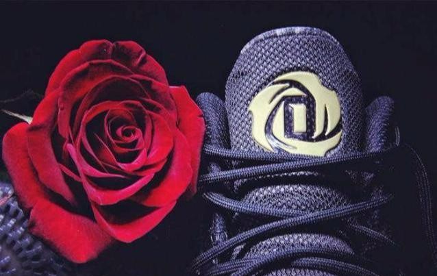 罗斯的logo辨识度很高,他的英文名字是rose,直译成中文是玫瑰花的意思