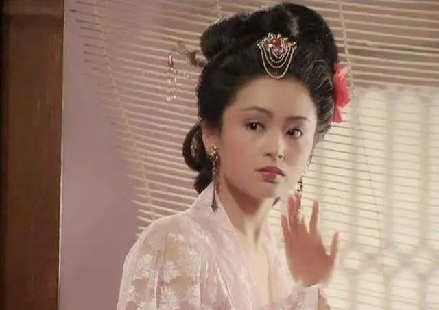 2001年,陈红在陈凯歌执导的电视剧《吕布与貂蝉》中再次饰演貂蝉.
