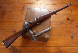 时期诞生步枪还有英国的著名的李-恩菲尔德步枪,也是俗称的英77式步枪