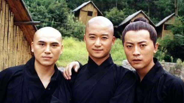 2001年,淳于珊珊与吴京,雅琦合作主演武侠动作剧《少林武王,在剧中