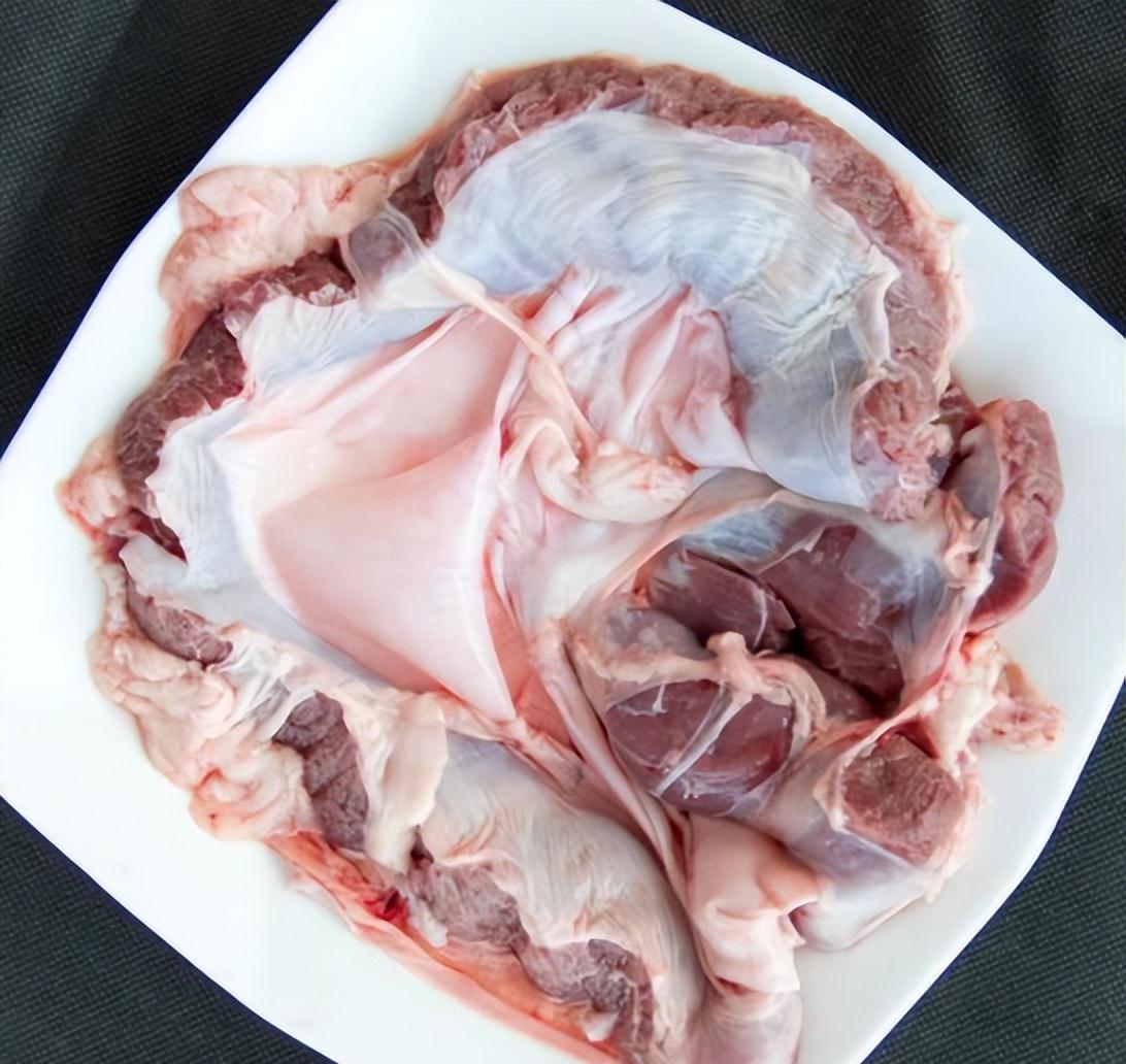 其实这块肉指的就是口猪腔内上颚粘接牙龈的这一部分肉,看着就像一层