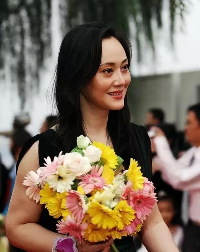 期间,宋佳和从事房地产业的蔡程在2004年走到了一起,宋佳的儿子张帅帅