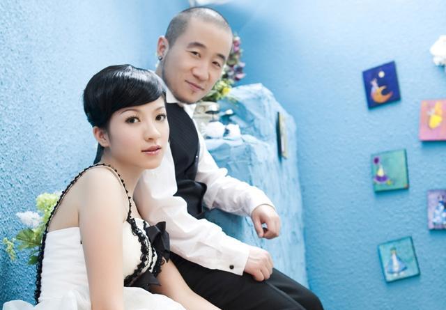 陈燕琳和李彧夫妇陈燕琳是知名演员李彧的妻子,著名艺术家李保田的儿