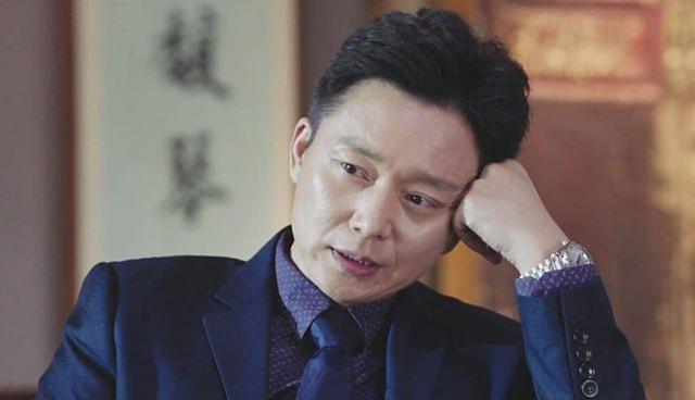 原创叔圈颜值天花板刘奕君十年磨一剑爆火时已净身出户