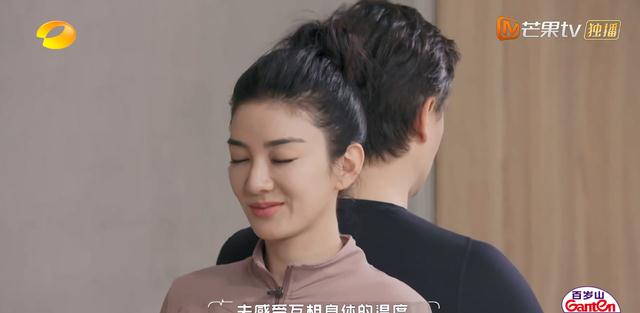 这就是每个人对待感情的看法了,在黄奕看来,年纪小的男生基本都不成熟