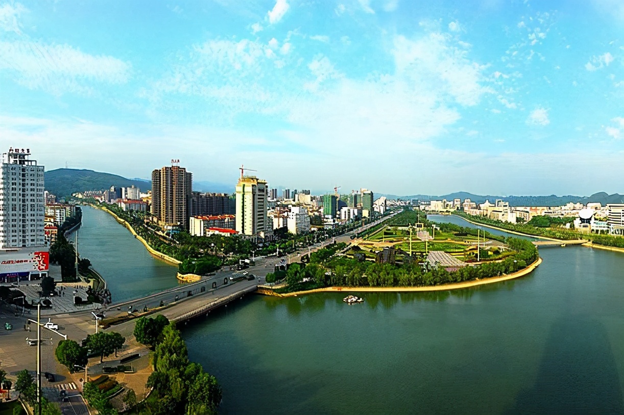 湖北咸宁市,位于湖北省的东南部,是武汉经济圈的成员城市之一.