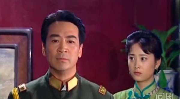 首先剧中有提到过陆振华之前那些老婆的情况,称当时从东北逃回北京