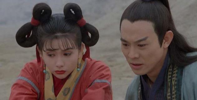 众所周知,李连杰版本的小昭是由性感女神邱淑贞饰演的,金庸也曾表示最
