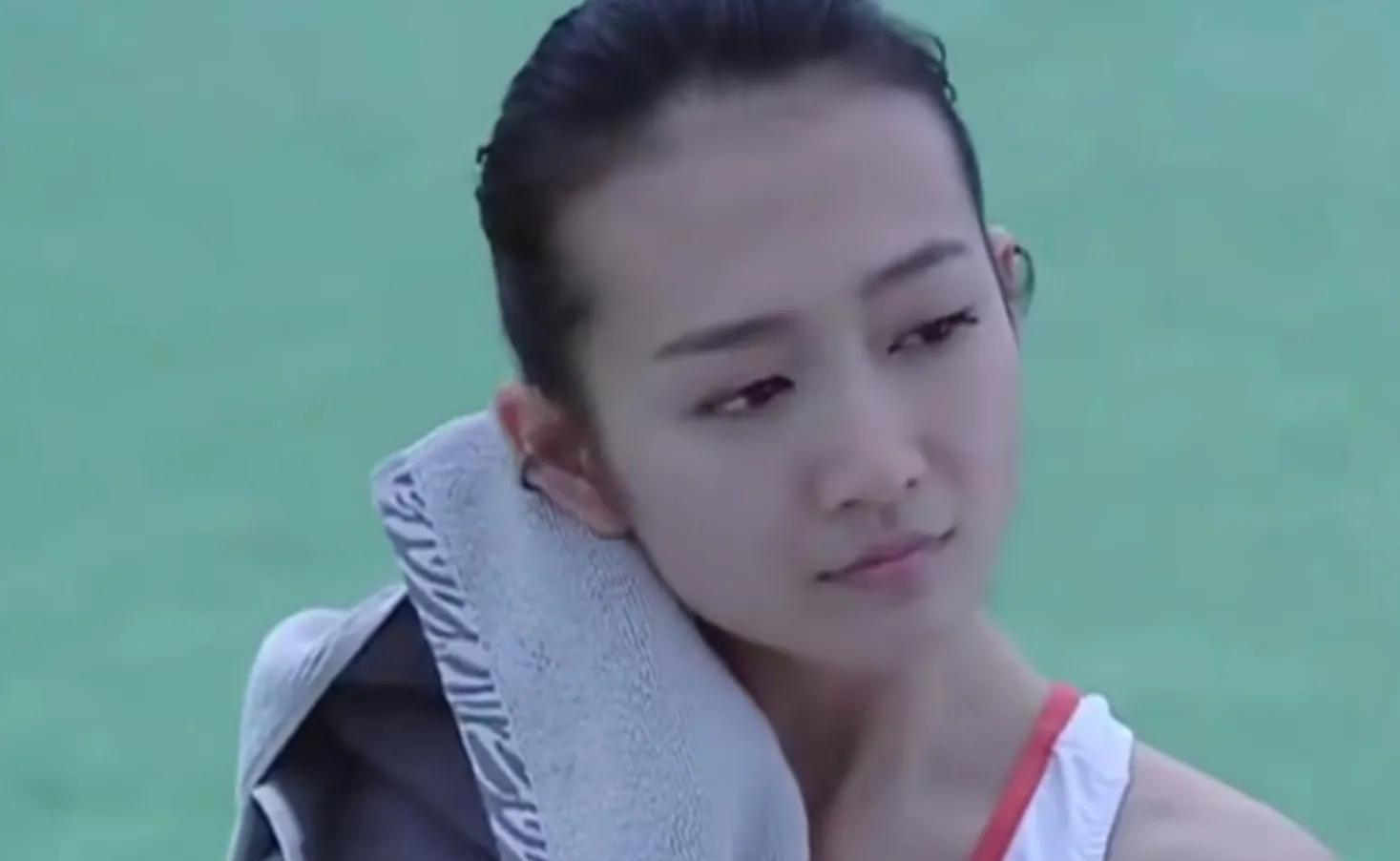《琅琊榜》开始的,但是早年王鸥曾经出演过一部电视剧《温柔的背后》