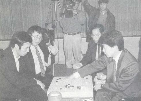 极限反杀国外9名超一流棋手,11连胜成就三连冠,聂