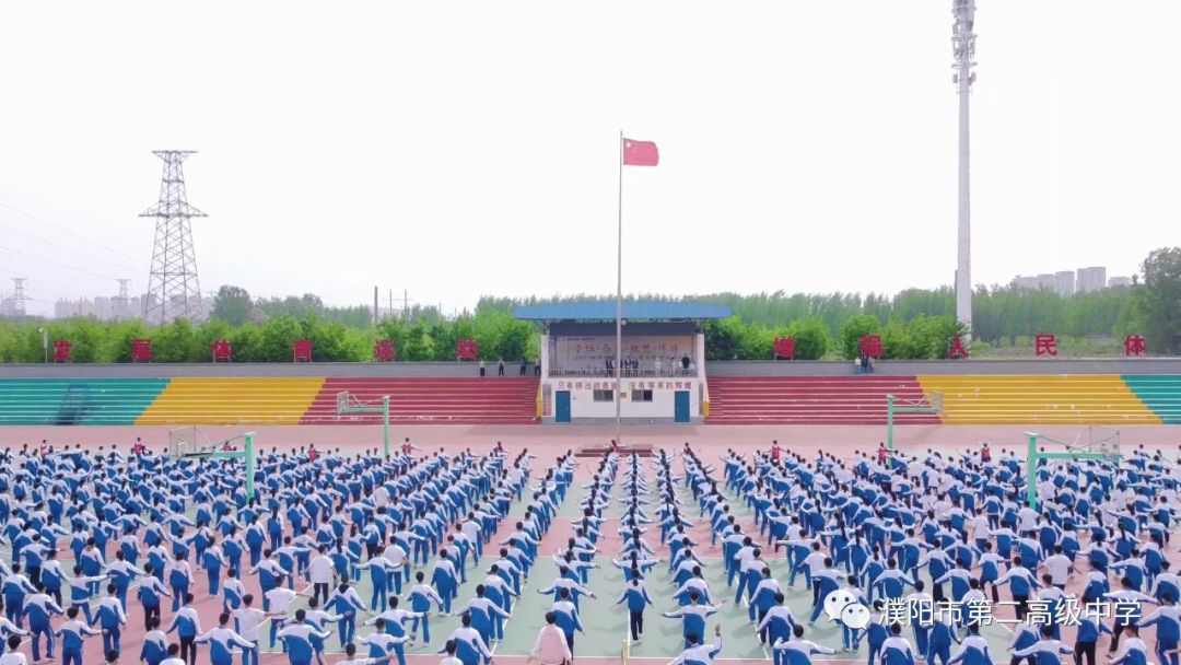 学校还定期召开"教学经验交流会""师德师风报告会""读书报告会""优质