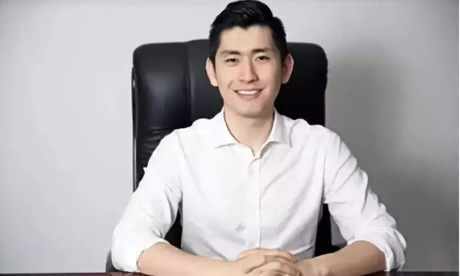 据悉李嘉颖这位非常低调的名媛是富力地产千金,当然了她的爸爸就是