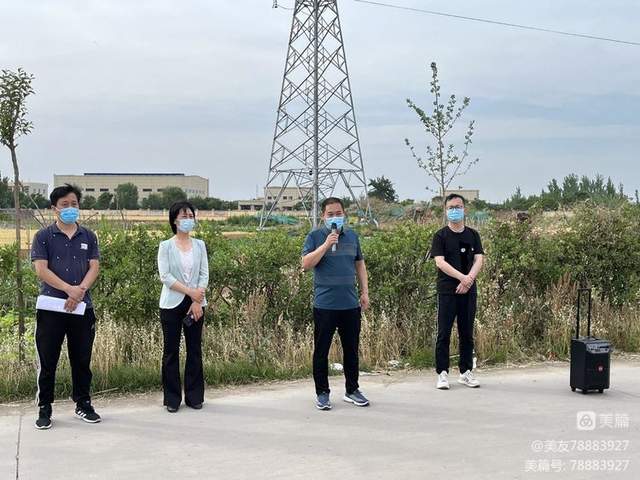 背景,街道防汛指挥部迅速响应,街道党工委书记张贵锁发布应急抢险指令