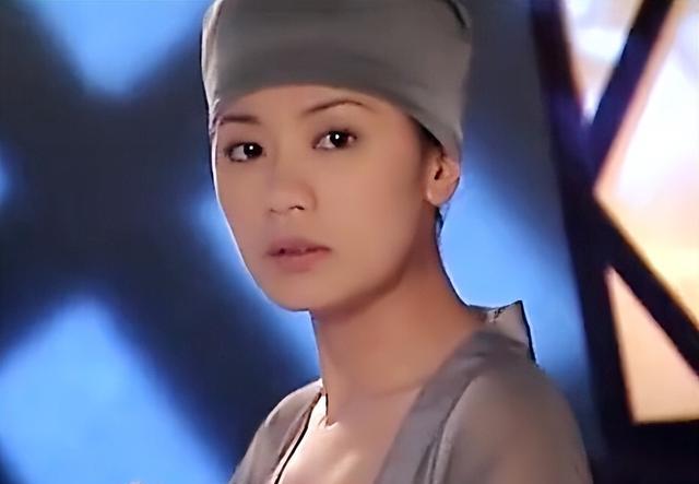 贾静雯相貌本身就很惊艳,外加她温婉端庄的气质还有绝佳的演技,给观众