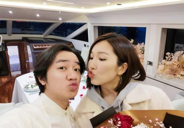 吃烛光晚餐嘟嘴吻,李亚男却冻得脸发白_老婆_女儿_老公