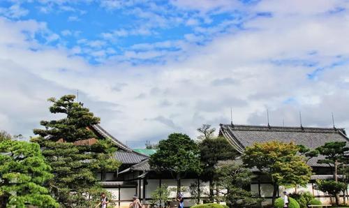 因为二条城中除了织田信忠外还有一个人,此人正是诚仁亲王,明智光秀怕