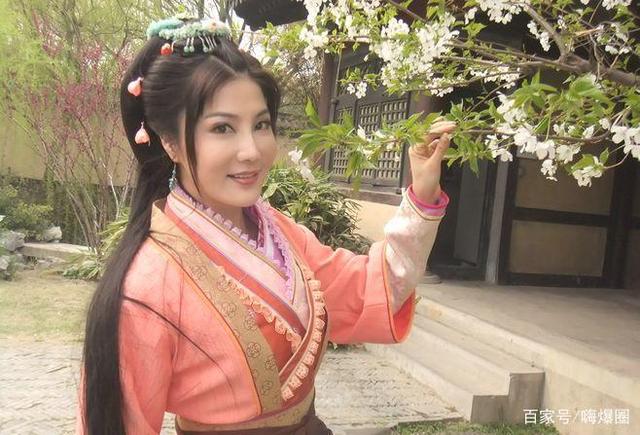 被誉为"女版成龙"的杨丽菁,晒健身视频,连踢数腿大秀美好身材_身体