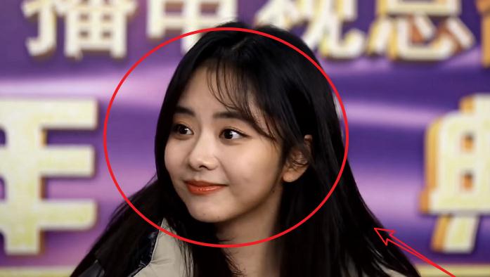 谭松韵接受电视采访,镜头下的脸毫无瑕疵,宛如18岁少女_时候_感觉