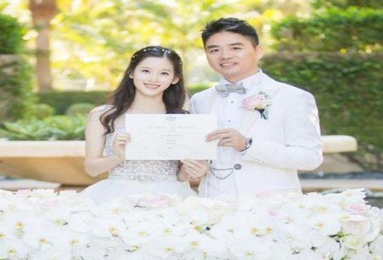 原创刘强东谈了2个女朋友娶小19岁娇妻有一儿一女还不满足