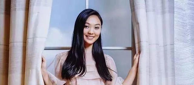 原创同样是李连杰孩子前妻女儿只能当隐形人利智女儿待遇更好