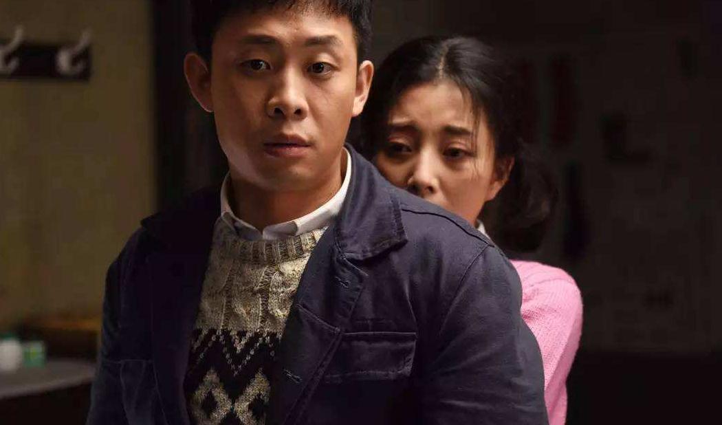 而他的妻子是比他大6岁的电视女主持人钱琳琳,并且在遇到张译之前,跟