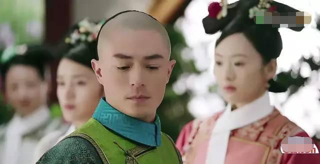 对此,有网友发帖吐槽"苏培盛得罪导演了吗?为啥不给露脸?