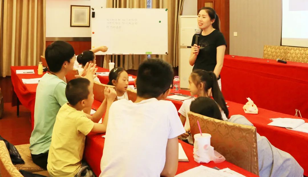 都需要终身学习,与孩子一起学习成长,在不断的实践中总结经验"因材施