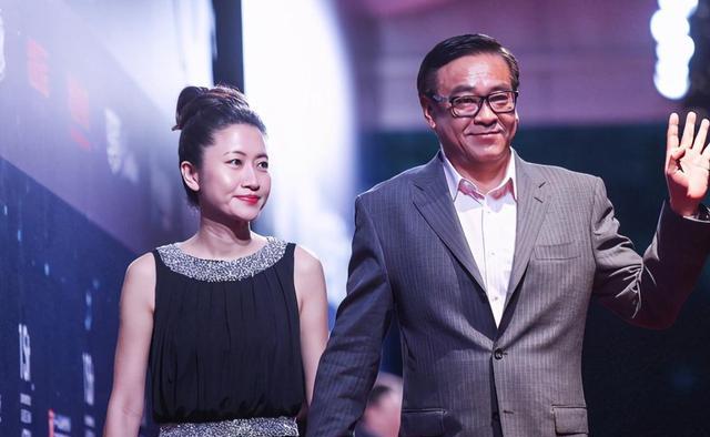 与妻子约定一生丁克,59岁反悔生女,装了20年的尔冬